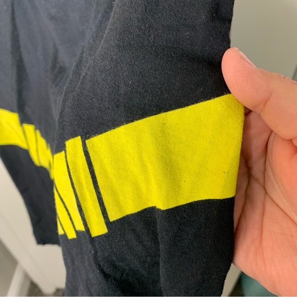 Batman Graphic T-Shirt with Removable Cape - Picture 8 of 10